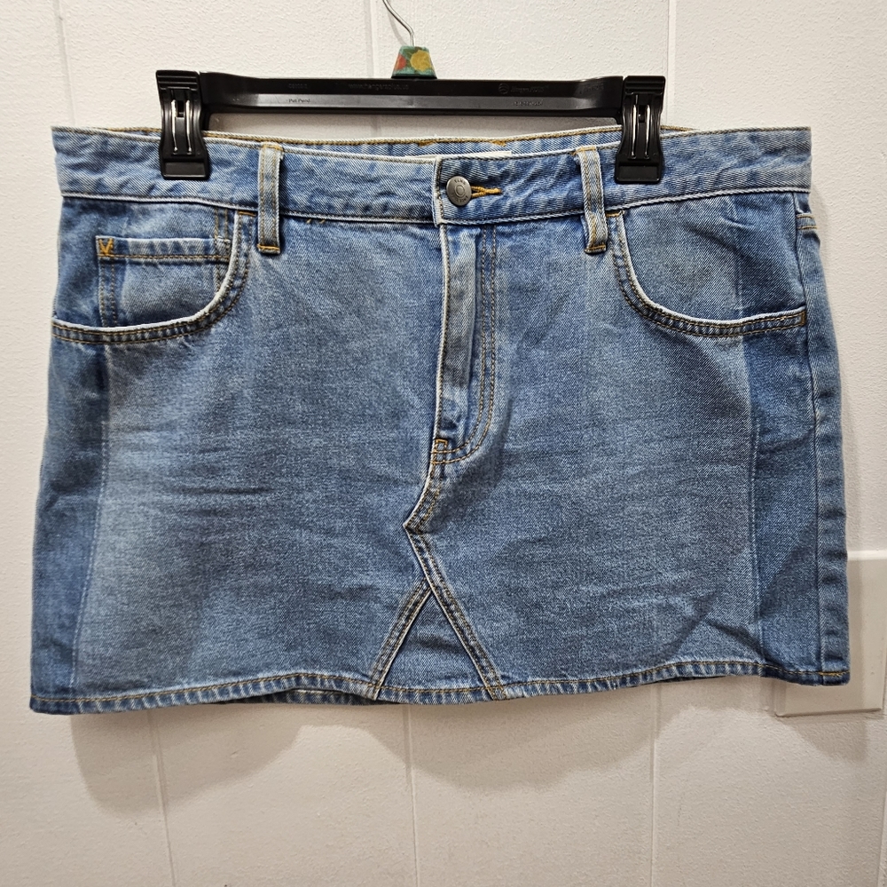 Vans Mini Distressed Jeans/Denim Skirt Size 13/31